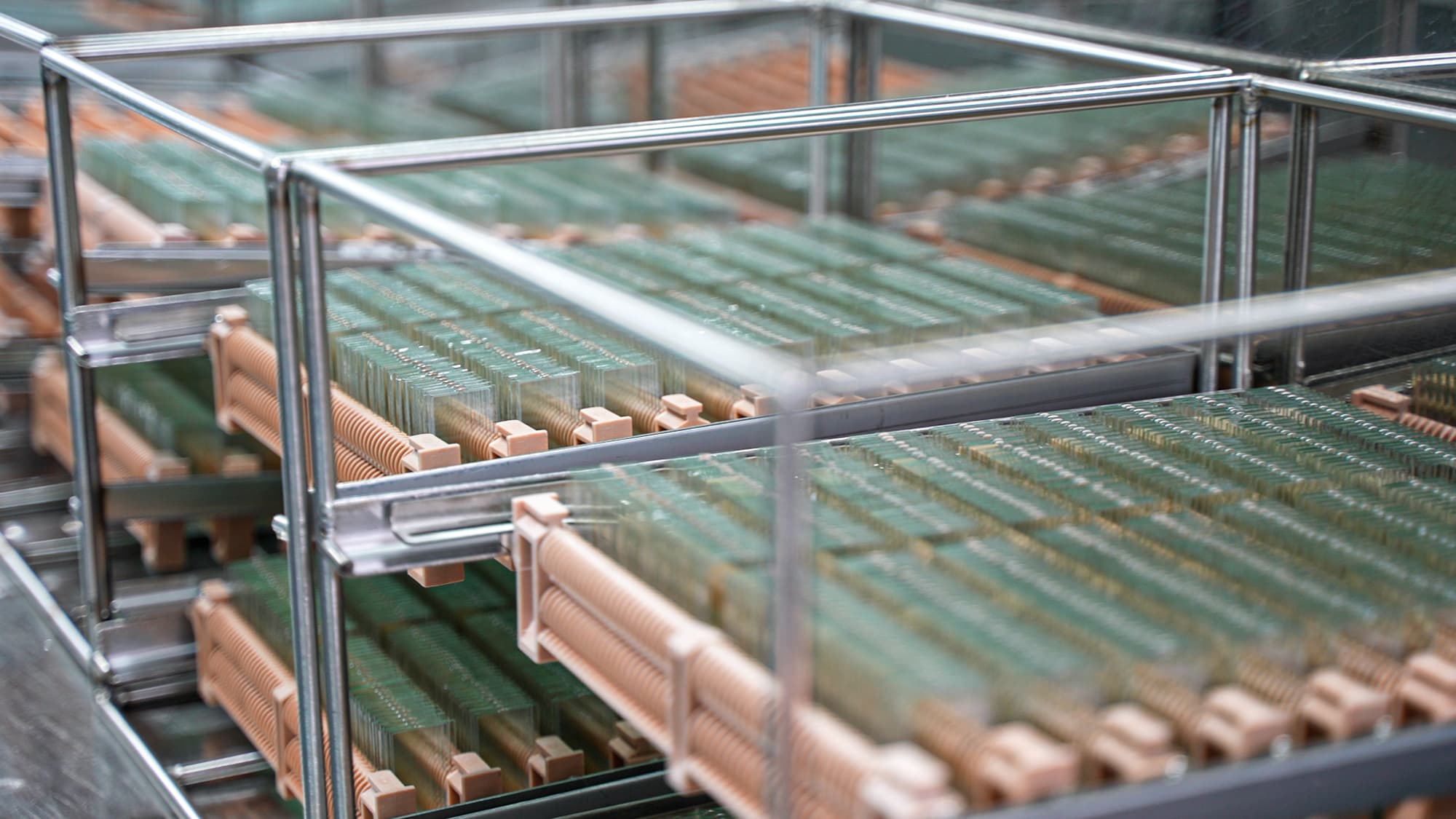 Méadaíonn an Iomaíocht i Rian Taispeána Beaga agus Meánmhéide, Déanann Monaróirí LCD na Síne Saincheapadh Giarála chun Margaí Domhanda a Ghabháil